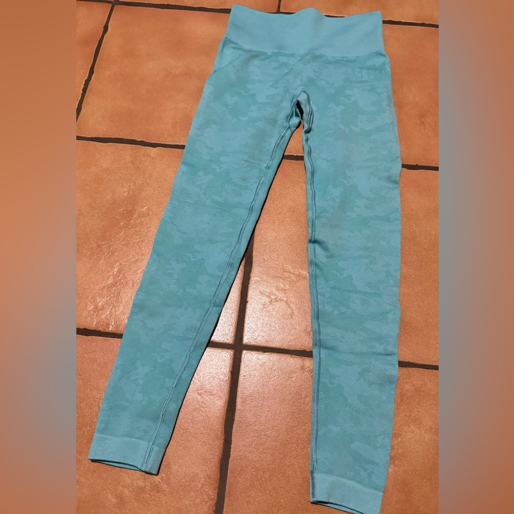 Gym shark leggings